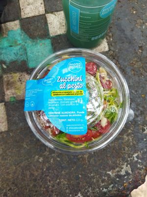 Zucchini al pesto: está rico pero entre otros que he probado no fue mi favorito. Jugo El místico: es una bebida muy rica y refrescante. at Mora Mora - Roma in Mexico City