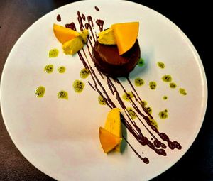 Mini sacher di cocco e mandorle at Melamangio in Mendrisio