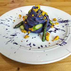 Spaghetti con crema di cavolo cappuccio, asparagi e tofu strapazzato at Melamangio in Mendrisio