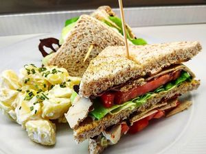 Club sandwich Vegan con "bacon" di melanzane e tofu al forno at Melamangio in Mendrisio