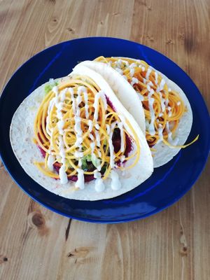 Tacos d'inverno: crema di barbabietola, cavoletti di Bruxelles, castagne, spaghetti di zucca, vinaigrette al mandarino at Melamangio in Mendrisio