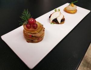 Al contadino non far sapere - Tris di pere arrostite con le nostre alternative vegetali al formaggio, chutey at Melamangio in Mendrisio