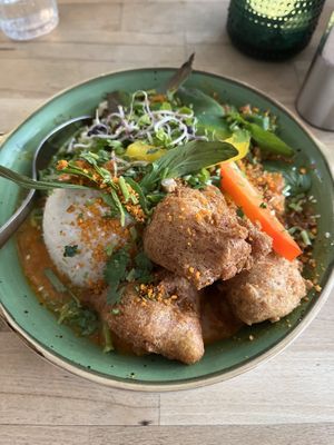 Kartoffel-Curry mit paniertem Broccoli  at Brettle in Ulm