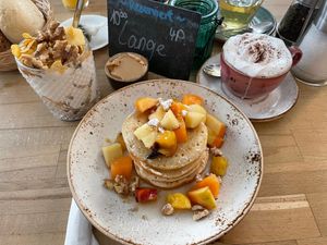 Vegan pancakes, granola and mocchaccino at Brettle in Ulm