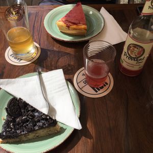 Bière - Cheesecake - Limonade rhubarbe - Oreo cake vegan at Brettle in Ulm