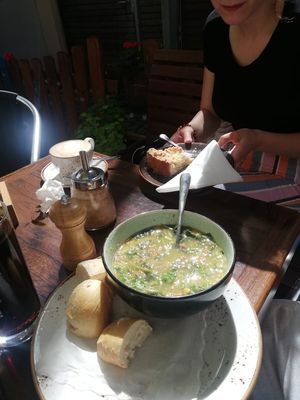Linsensuppe & Apfelstreuselkuchen at Brettle in Ulm