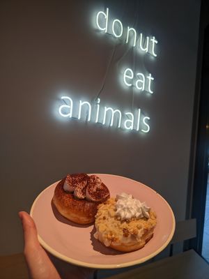 Tiramisu and Peach crumble at Brammibal's Donuts - Potsdamer Platz in Berlin