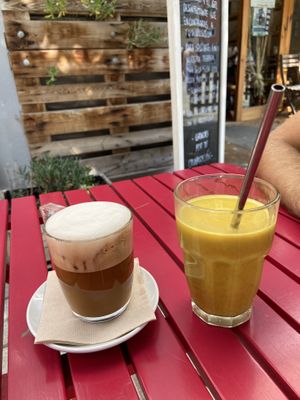 Oat coffee and golden latte  at La Tienda Orgánica in Burgos