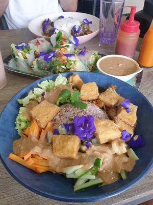 Tofu with peanutsauce at Twenty4 in Siquijor