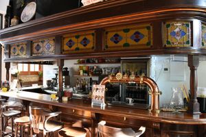 barra inglesa antigua del pub inglés "Plume of Feathers" de Bristol, Inglaterra at BeerCat in Vilafranca Del Penedes