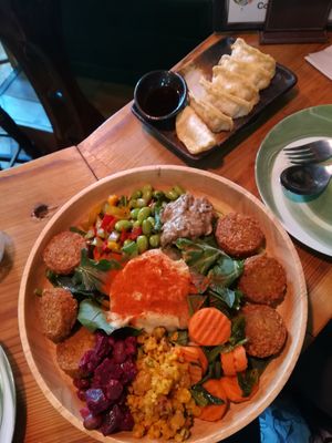 食べ放題！ at Falafel Brothers - Ebisu in Tokyo