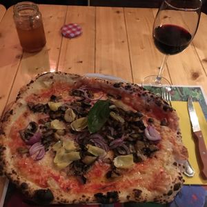 Vegan cheese and veggieeees at Pizzeria Santapi in Mallorca