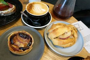 Peach/Fig tart + Peach/cardamom roll + Dirty Chai at Grounded in Paris