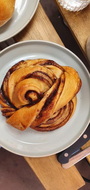 Cinnamon roll at Grounded in Paris