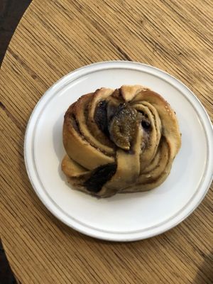 Weekly roll (frangipane and fig) 5,5€  at Grounded in Paris