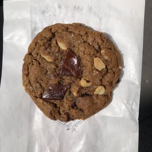 Peanut and milk chocolate cookie 3,5€  at Grounded in Paris