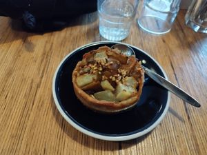Tartelette poire noisette at Grounded in Paris