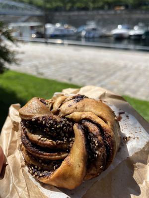 Roll Chocolat Sésame   at Grounded in Paris