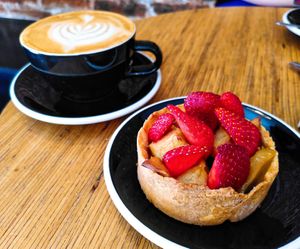 Strawberry/Peanut butter Tart + Flat White at Grounded in Paris