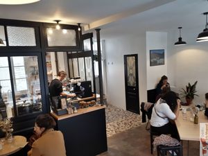 Seats at Grounded in Paris