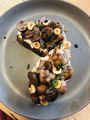 Mushroom toast at Grounded in Paris