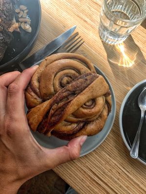 Cinnamon roll at Grounded in Paris