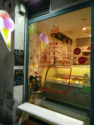 Shop window at Bellamia Gelateria Italiana in Barcelona