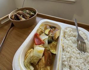 Tofu und Gemüse in Mangosauce / Frühlingsrollen mit Reisnudeln   at Viet Village in Leipzig