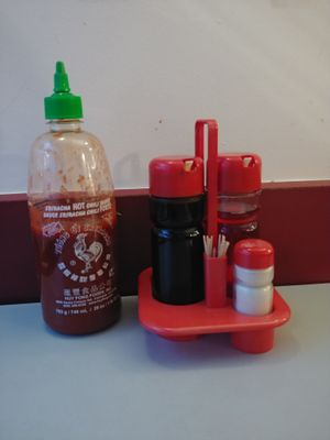 Condiments surprisingly clean at Simon's Wok in Toronto