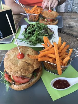 Veggie burger with tofu, sweet potato fries and green salad at Kennidi in Kaprun