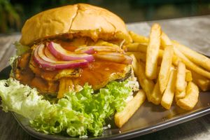 Labrador Burger
Portobello, pinneaple, red onion, BBQ sauce, vegan cheese
 at Beach Dog in San Jose Del Cabo
