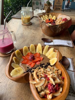 Maya & Holly Berry bowl at Green Guru in Canggu