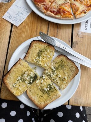 Garlic bread  at Isis Pizzeria in Barmouth