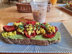 Avocado toast with scrumbled tofu at Zazie in Verona