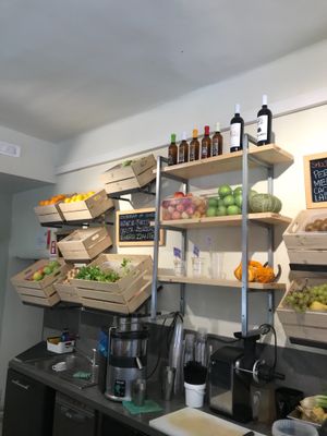 Vegetables and fruis to choose from for cold-pressed juices at Zazie in Verona