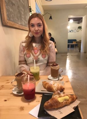 me with an outstanding green smoothie at Zazie in Verona