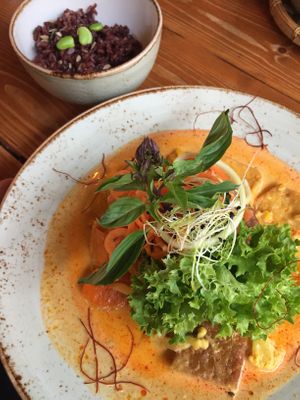 goldener Mönch Bowl  at Vietal Kitchen in Stuttgart