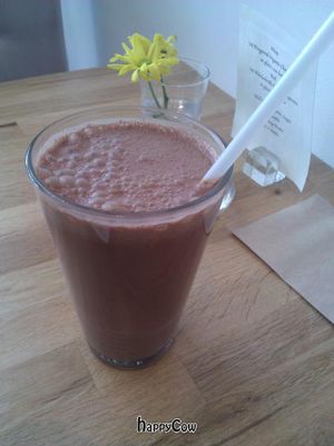 ChocoMinty: Nutmilk, banana, cacao, & peppermint. at Rawlicious - Bloor St in Toronto