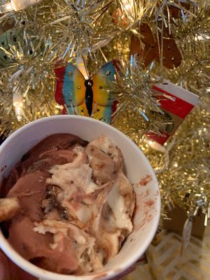 Don’t remember these flavors but here’s 2 that I got mixed. Delicious  at The International Delight Cafe in Bellmore