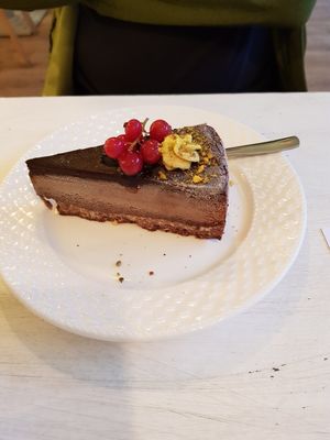 Raw Amandine with almonds, cashews and other loveliness at Sublimmme in Bucharest