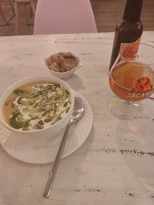 Caoliflower soup at Sublimmme in Bucharest