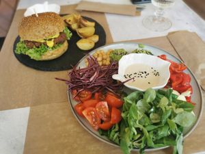 Burger and Rainbow salad at Sublimmme in Bucharest