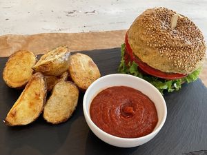Barbecue vegan burger with baked potatoes, 39 lei  at Sublimmme in Bucharest