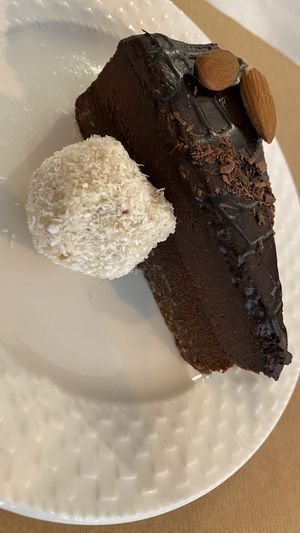 Rafaelo et cake raw chocolat   at Sublimmme in Bucharest