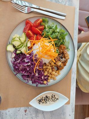 Bowl with rice and tofu at Sublimmme in Bucharest