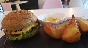 Sweet mustard burger at Sublimmme in Bucharest