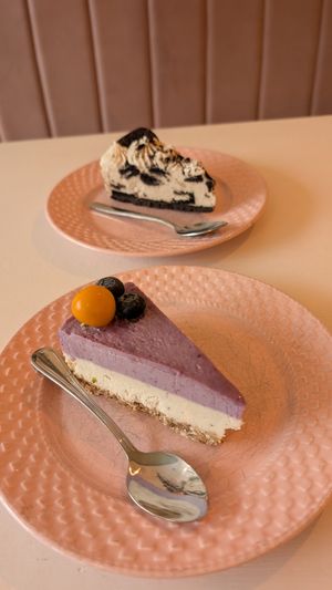 Oreo cake and blueberries cake at Sublimmme in Bucharest