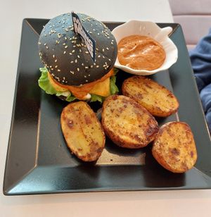 Cheeseburger Moving Mountains with Baked Potatoes at Sublimmme in Bucharest