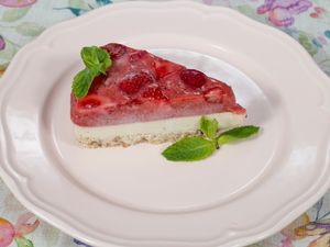 Strawberry and lime Mojito Cheesecake,
definitely the best raw vegan cheesecake in town at Sublimmme in Bucharest