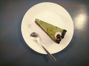 Raw vegan cake with mint and chocolate at Sublimmme in Bucharest